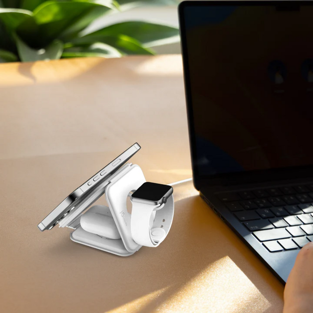 J5create - Qi2 3-In-1 Magnetic Travel Wireless Charging Station
