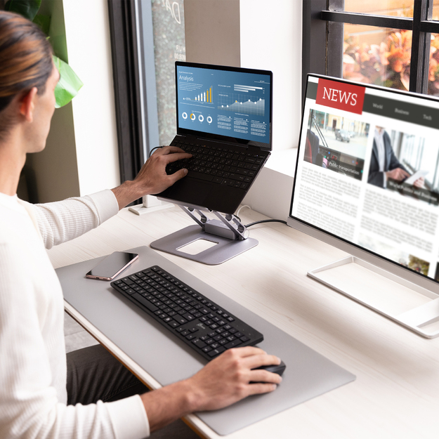 J5create - Multi-Angle 4K Docking Stand