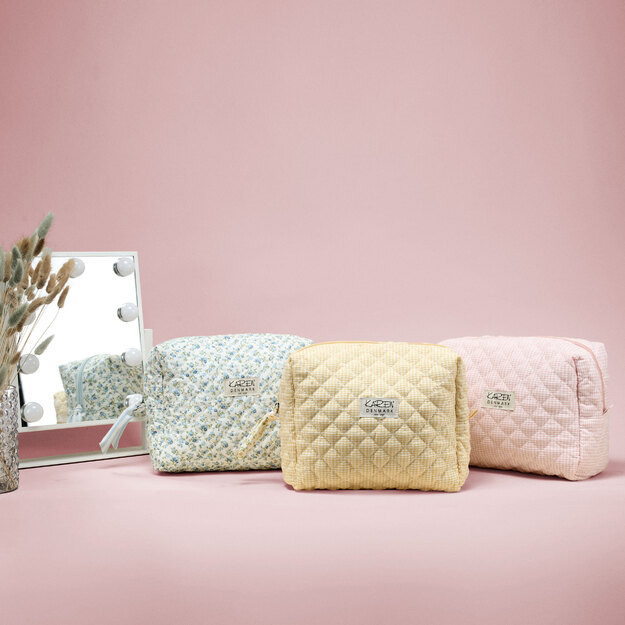 Karen - Large toiletry bag - Pink-checkered quilt