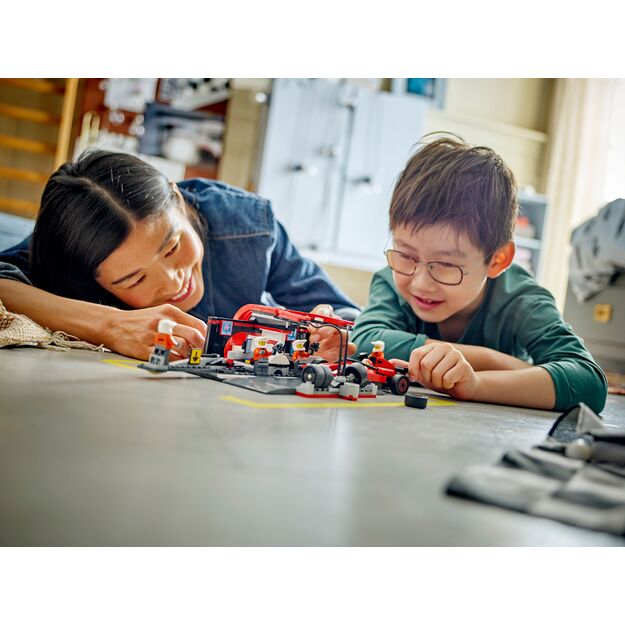 LEGO - LEGO City - F1® Pit Stop & Pit Crew with Ferrari Car (60443)