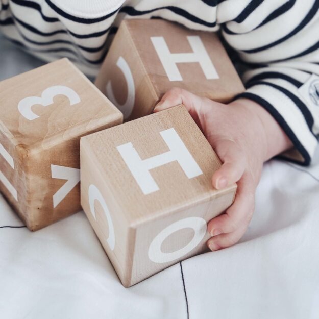 Ooh Noo - Wooden alphabet blocks, white (40AB1502)