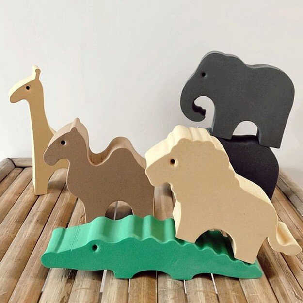 UNITS - 6 Small African Animals In A Box (325)