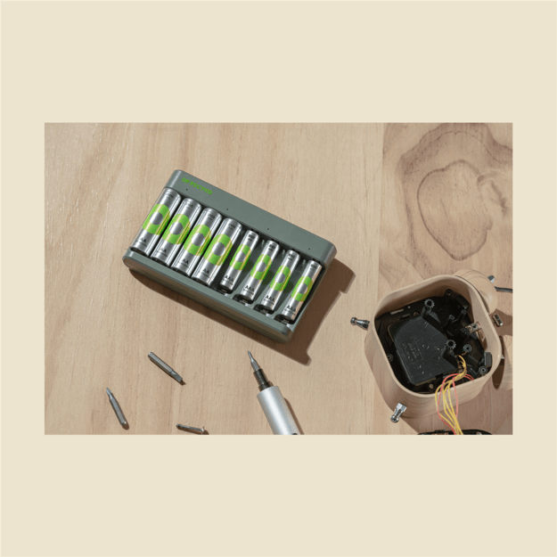 GP - ReCyko Econ Battery Charger, E821 (USB), incl. 4 x AA 2100 mAh + 4 x AAA 850 mAh Batteries