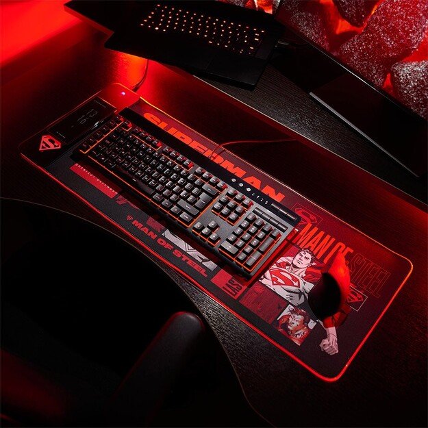 Numskull Superman - Oversize Gaming Mat & Mobile Charger