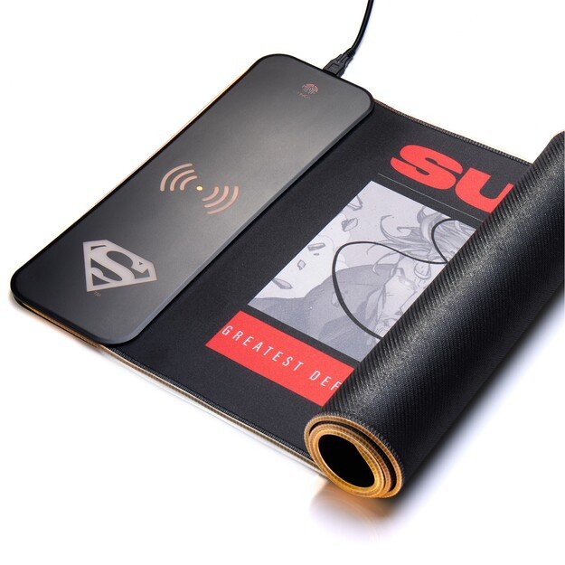 Numskull Superman - Oversize Gaming Mat & Mobile Charger