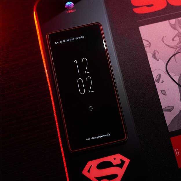 Numskull Superman - Oversize Gaming Mat & Mobile Charger