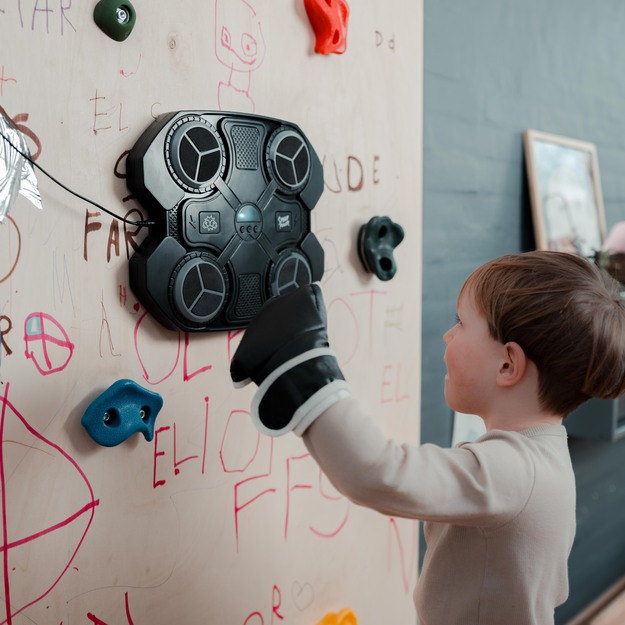 Mumuru - Boxing trainer with music