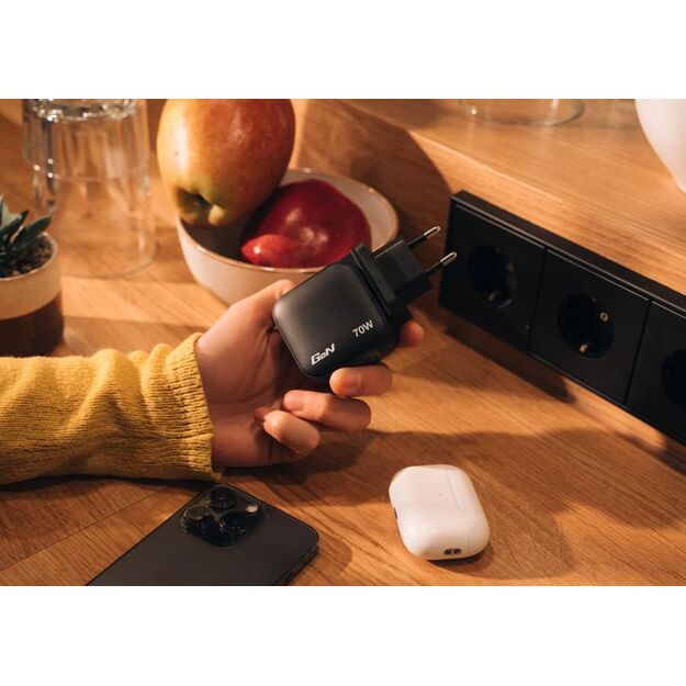 Verbatim - Mini GaN Charger 70W 3 Port US plug with EU and UK adaptors