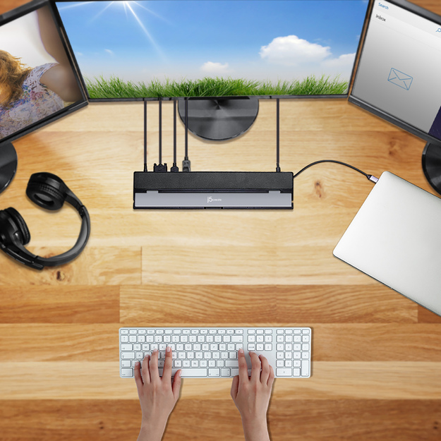 J5create - USB-C Triple Display Docking Station