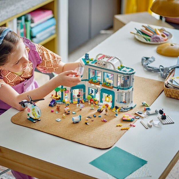 LEGO Friends - Heartlake City Hospital (42621)