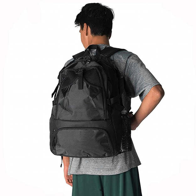 Mugursoma treniņu soma ar vietu bumbām un basketbola apaviem