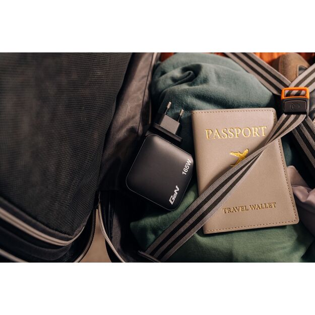 Verbatim - Mini GaN Charger 165W 4 Port US plug with EU and UK adaptors