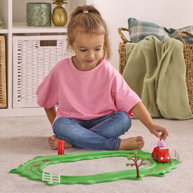Peppa Pig - Whizz Around Peppa Red Car (8343)