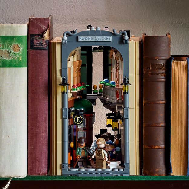 LEGO - Icons - Sherlock Holmes: Book Nook (10351) 3