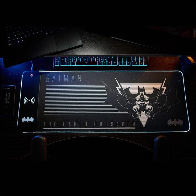 Numskull Batman - Oversize Gaming Mat & Mobile Charger
