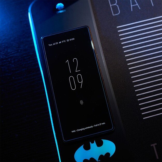 Numskull Batman - Oversize Gaming Mat & Mobile Charger