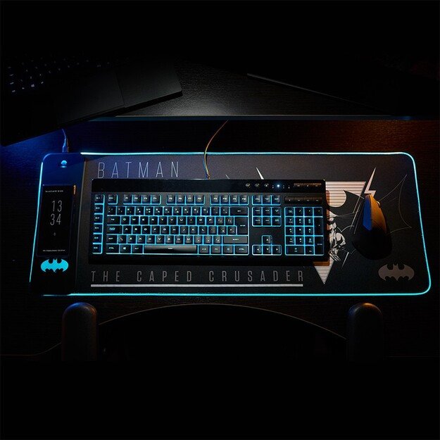 Numskull Batman - Oversize Gaming Mat & Mobile Charger