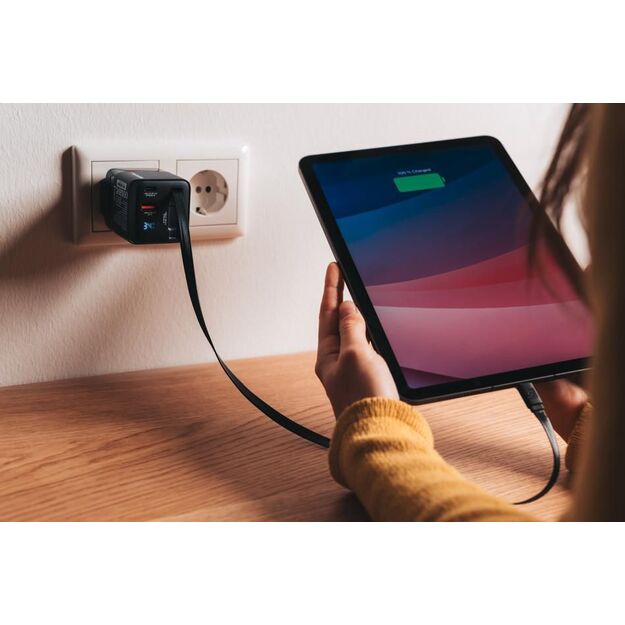 Verbatim - 65W 2 Port with Retractable Cable