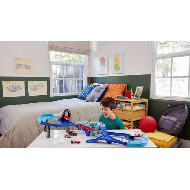 Cars – GRC Super Play Set with McQueen and Francesco (HXJ32)