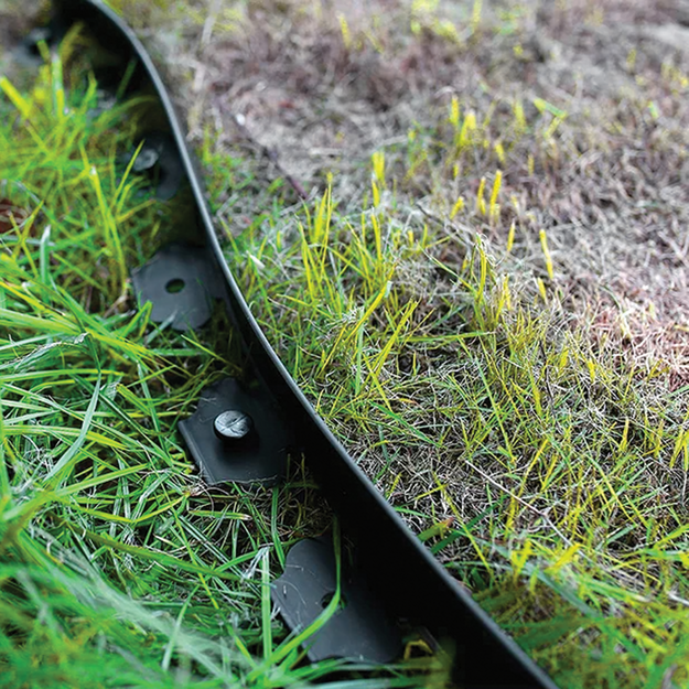 5 vnt. vejos ir sodo apvadų rinkinys, 40 mm x 50 mm x 10 m, 30 juodų kaiščių ir inkarų