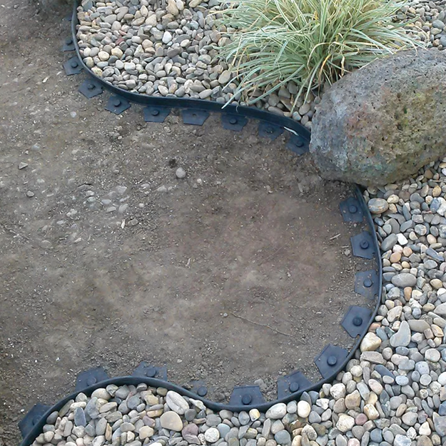 5 vnt. vejos ir sodo apvadų rinkinys, 40 mm x 50 mm x 10 m, 30 juodų kaiščių ir inkarų