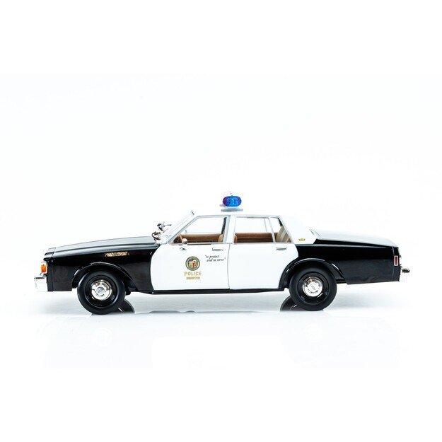 Greenlight Collectibles - 1/18 Artisan Collection - Terminator 2 (1991) - 1987 Cheverolet Caprice with Android