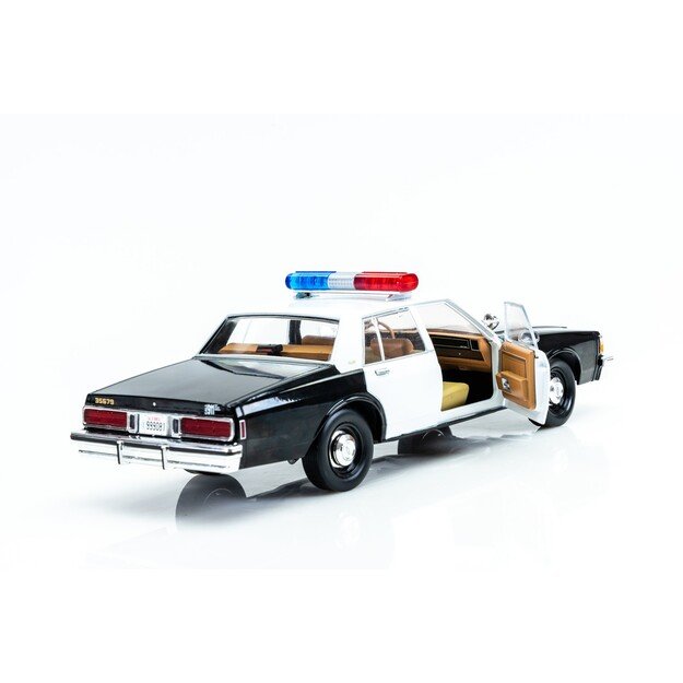 Greenlight Collectibles - 1/18 Artisan Collection - Terminator 2 (1991) - 1987 Cheverolet Caprice with Android
