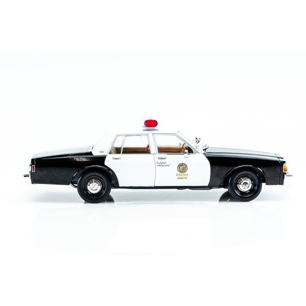 Greenlight Collectibles - 1/18 Artisan Collection - Terminator 2 (1991) - 1987 Cheverolet Caprice with Android