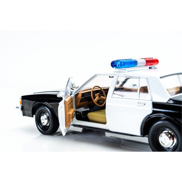Greenlight Collectibles - 1/18 Artisan Collection - Terminator 2 (1991) - 1987 Cheverolet Caprice with Android