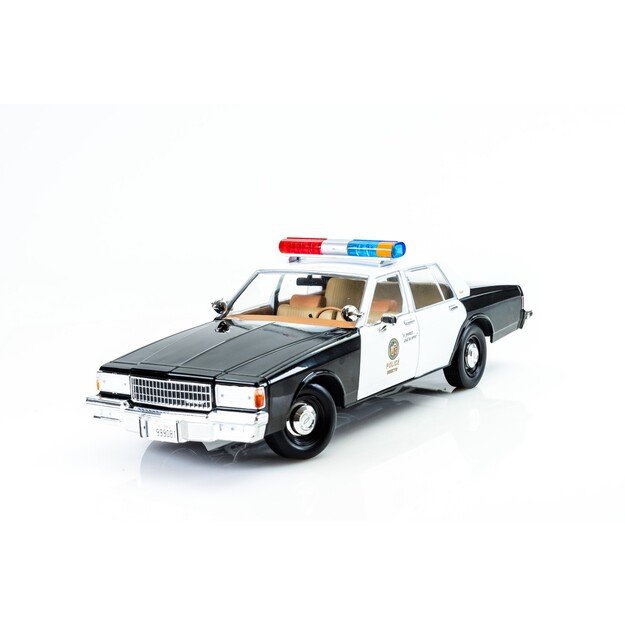 Greenlight Collectibles - 1/18 Artisan Collection - Terminator 2 (1991) - 1987 Cheverolet Caprice with Android