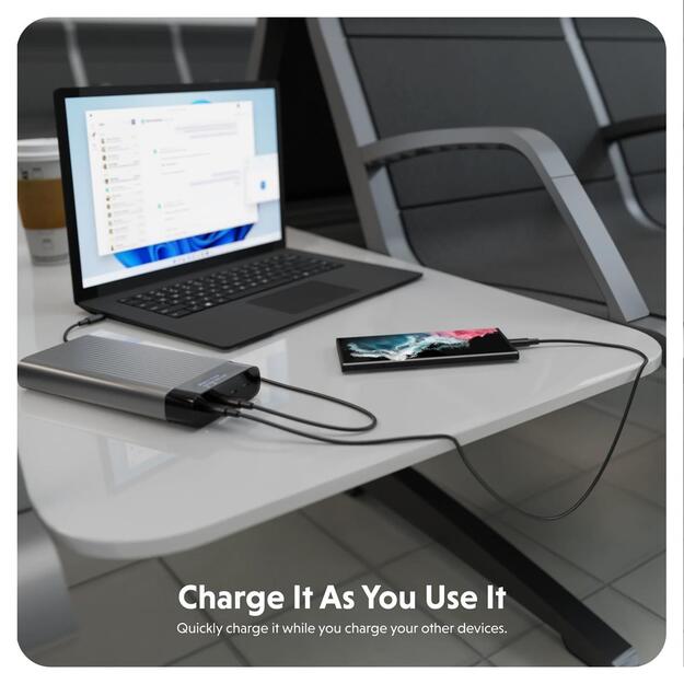 Hyper - HyperJuice 245W USB-C 100Wh Power bank with OLED Display