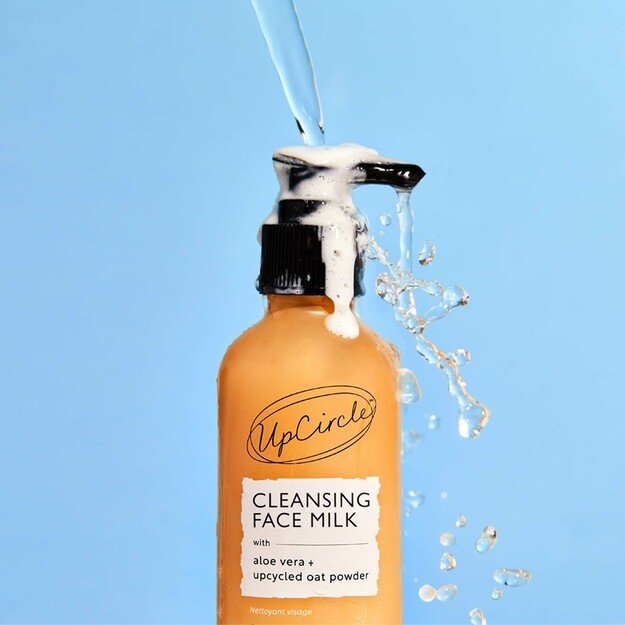 UpCircle - Cleansing Face Milk with Aloe Vera + Oat Powder 120 ml 1