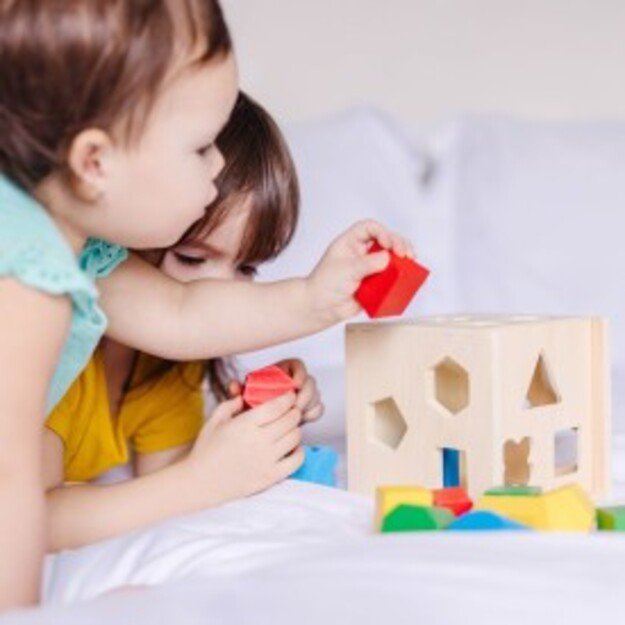 Melissa & Doug - Shape Sorting Cube (575)