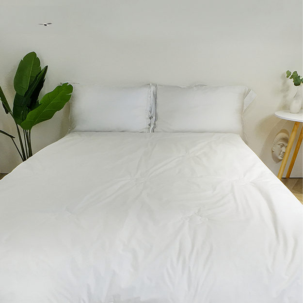 Visu gadu gaisīga, silta ziemas sega 140x200cm, balta