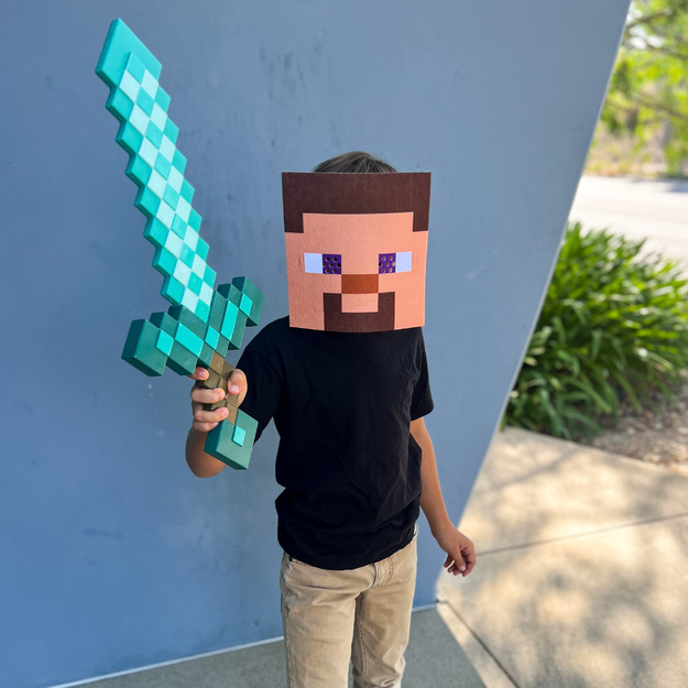 Disguise - Minecraft Sword with cape (156239)