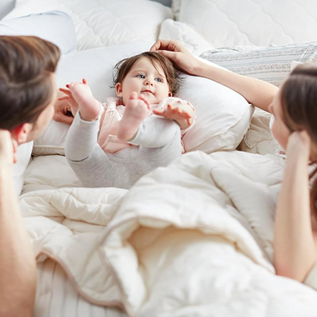 Visu gadu gaisīga, silta ziemas sega 160x200cm, balta