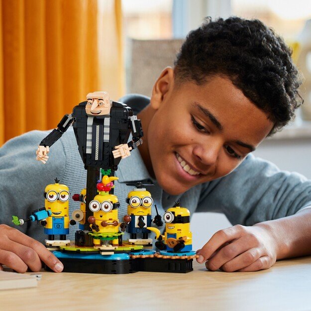 LEGO Minions - Brick-Built Gru and Minions (75582)