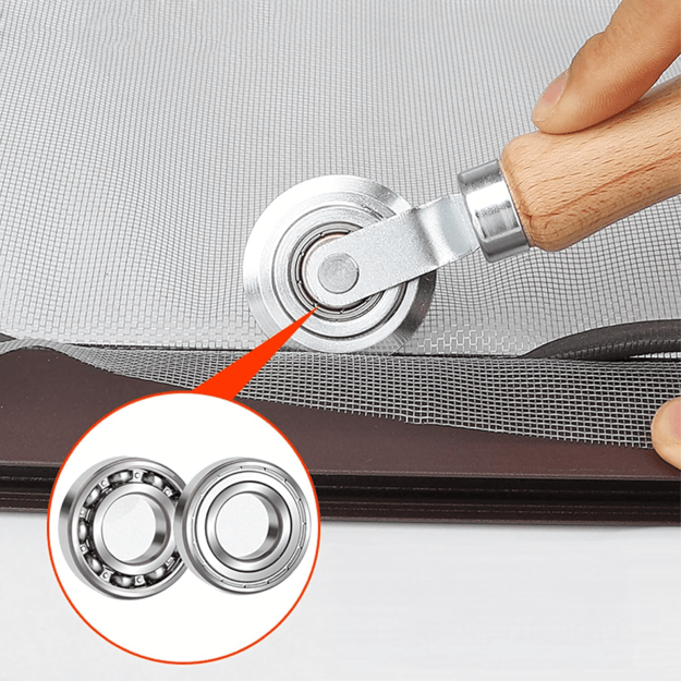 Presavimo ritinėlis Presavimo ritinėlis, skirtas uodų tinklelio juostoms ir rėmų sandarikliams surinkti