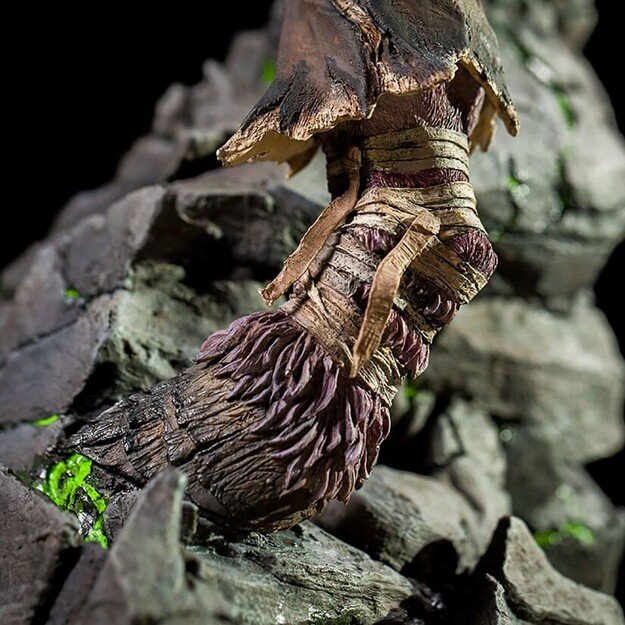 Blizzard World of Warcraft - Illidan Stormrage Statue Premium 4