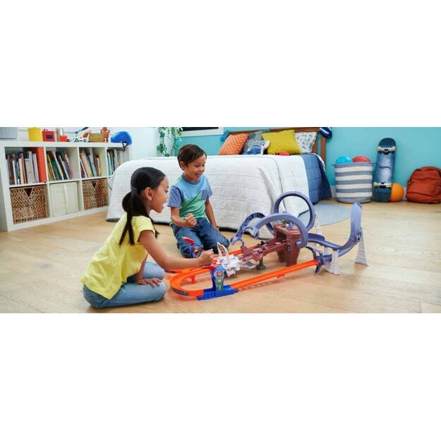 Hot Wheels - RacerVerse Spider-Man Web Slinging Speedway Track Track Set (HPL34) 2