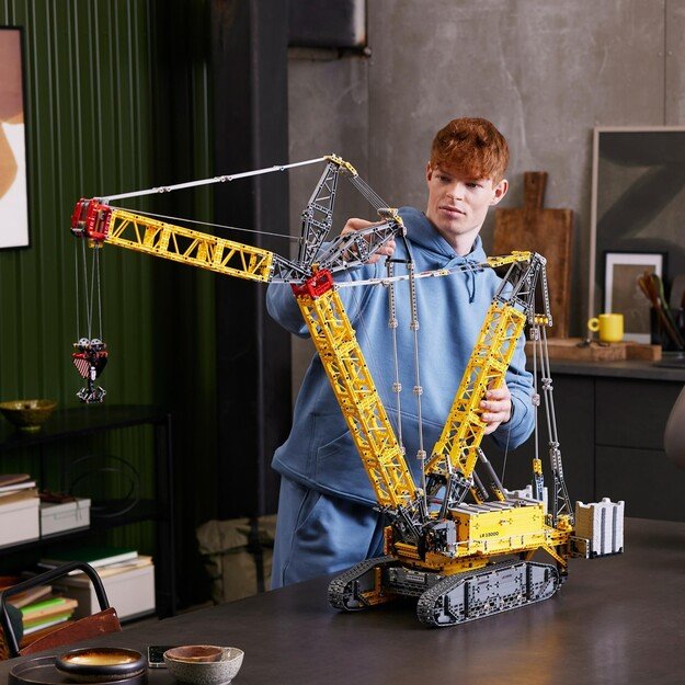 LEGO Technic - Liebherr Crawler Crane LR 13000 (42146) 5