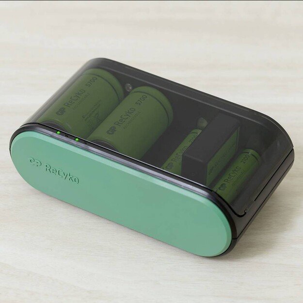 GP - ReCyko Universal Battery Charger, B631 - USB 7