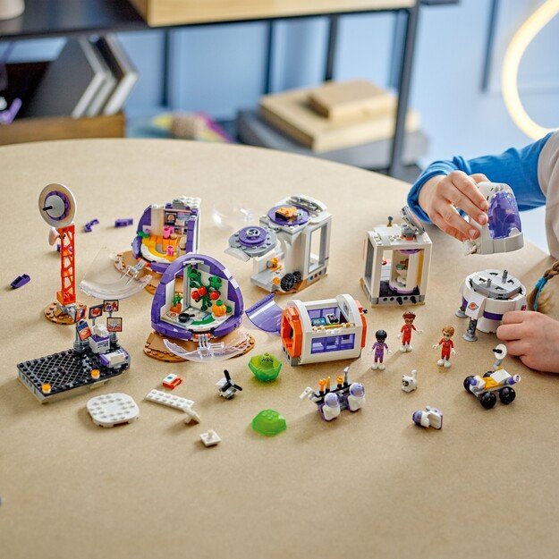 LEGO Friends - Mars Space Base and Rocket (42605) 4