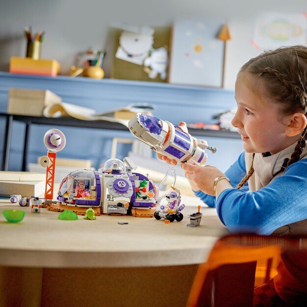 LEGO Friends - Mars Space Base and Rocket (42605) 6