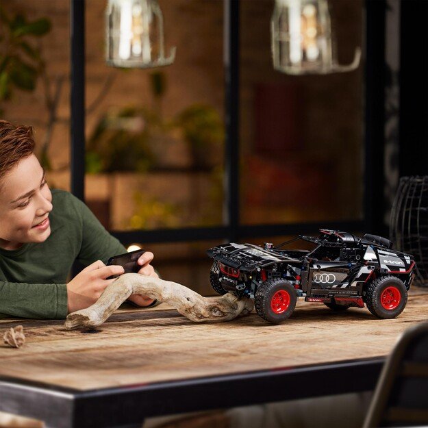 LEGO Technic - Audi RS Q e-tron (42160) 7