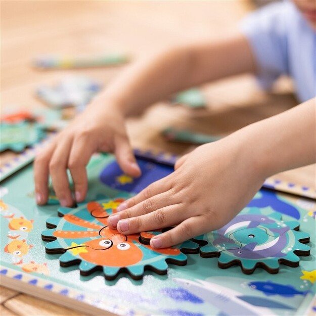 Melissa and Doug - Underwater Wooden Gear Puzzle - (31003) 3
