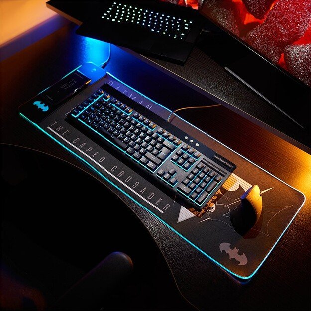 Numskull Batman - Oversize Gaming Mat & Mobile Charger 6