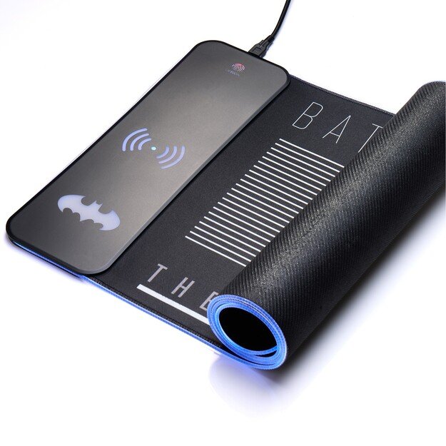 Numskull Batman - Oversize Gaming Mat & Mobile Charger 7