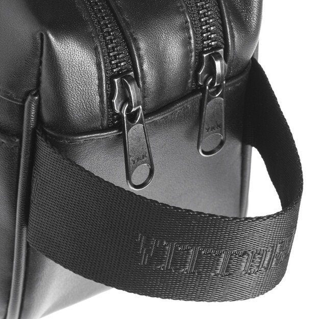 Gillian Jones - Washbag 3