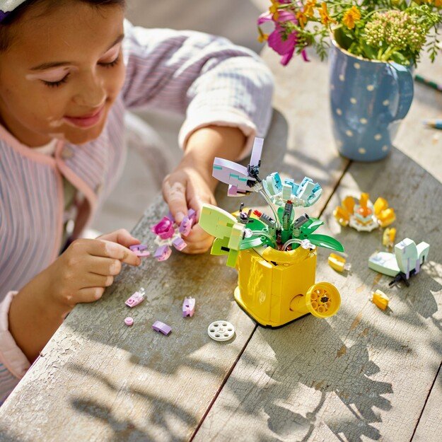 LEGO Creator - Flowers in Watering Can (31149) 5